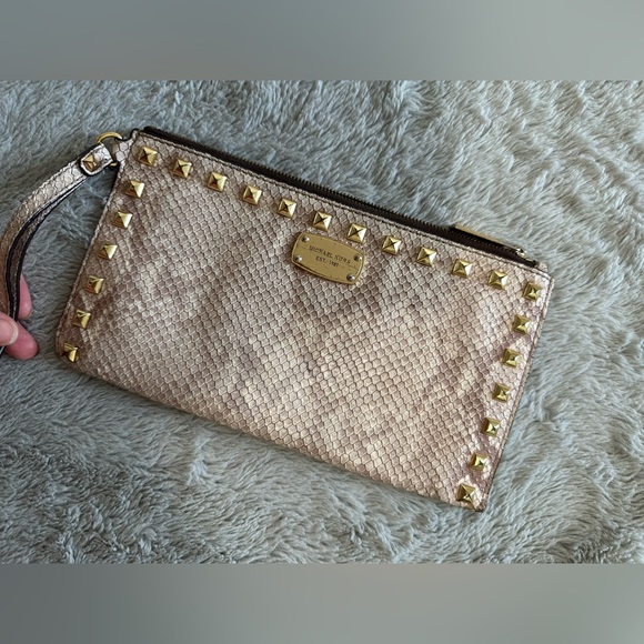2 Michael Kors wristlets - Picture 16 of 16
